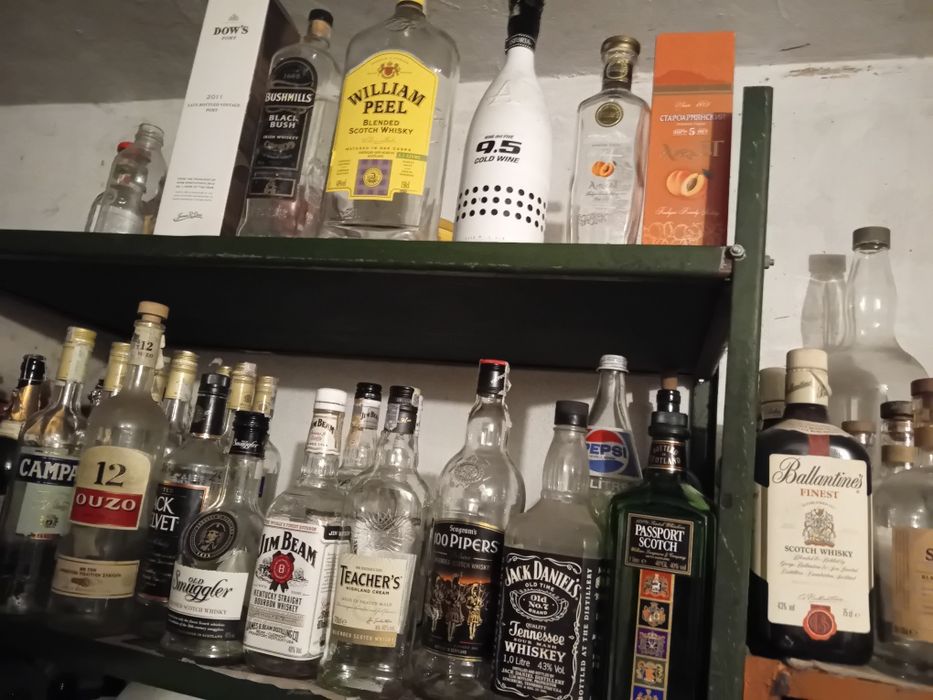 Кутии и бутилки от уиски