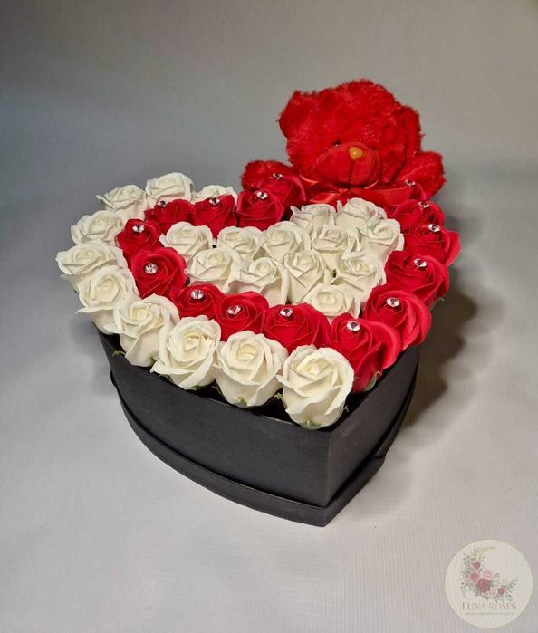 Aranjament floral din trandafiri de sapun