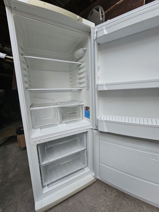 Холодильник indesit