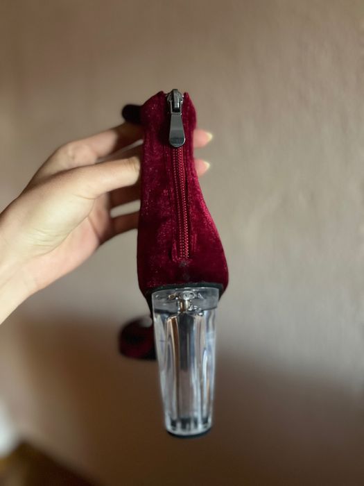 Елегантни сандали на ток