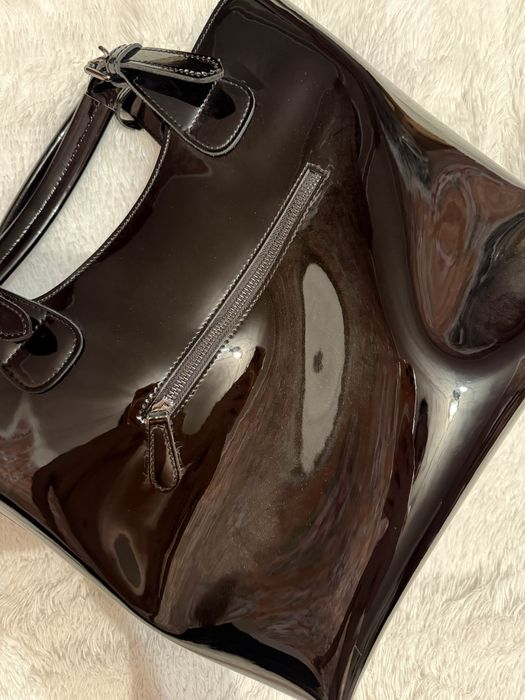 Продам сумку (кожа лак)