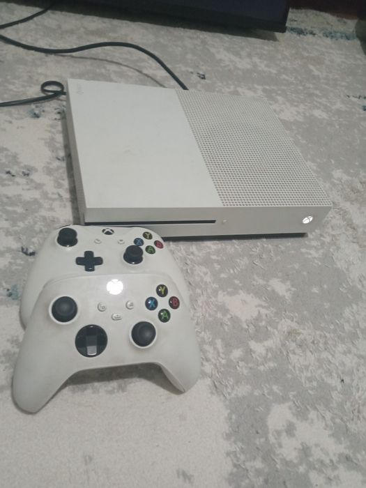Xbox one s продается всё работает
