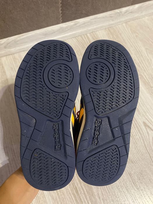 Продавам маратонки Reebok за момче 29 номер