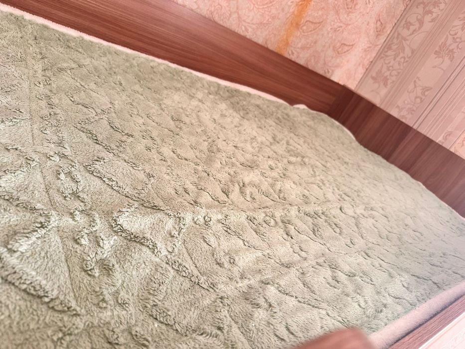 Двух яростная кровать с диваном