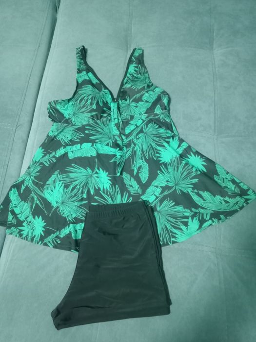 Купальник раздельный с шортами,размер 48,цена 8000 тенге