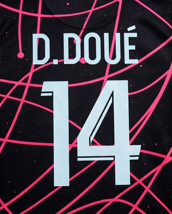 D. DOUE 14 детско юношески футболни екипи PSG