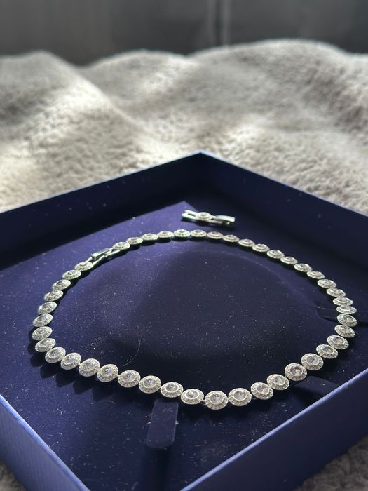 Vand colier swarovski.