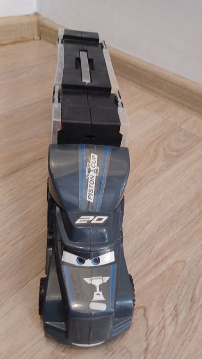 Trailer cu 12 masinute