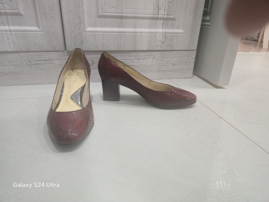 Продам женские туфли