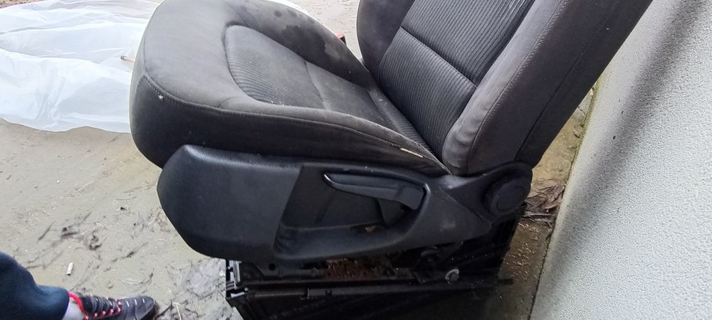 Vând scaune audi A4 b8