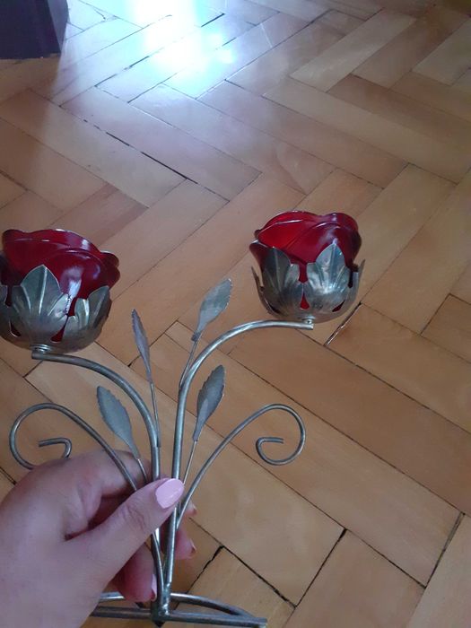 Свещници с по 2 бр. Свещички