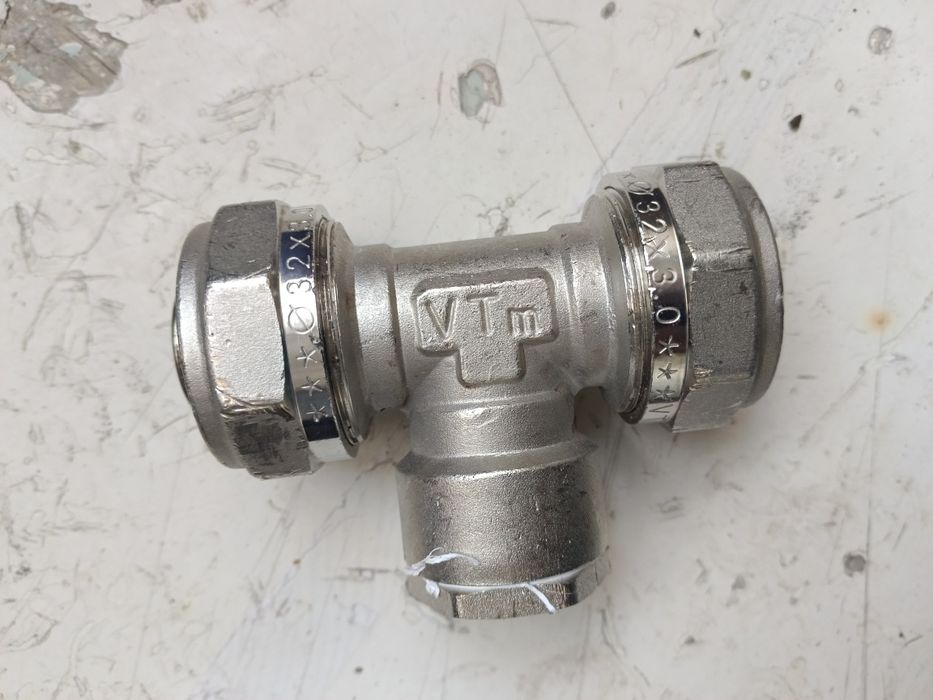 Продам троиник для подключение метеллопластиковых труб