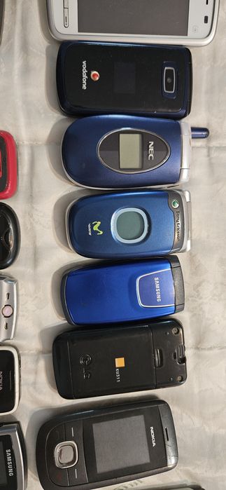 Продавам стари телефони