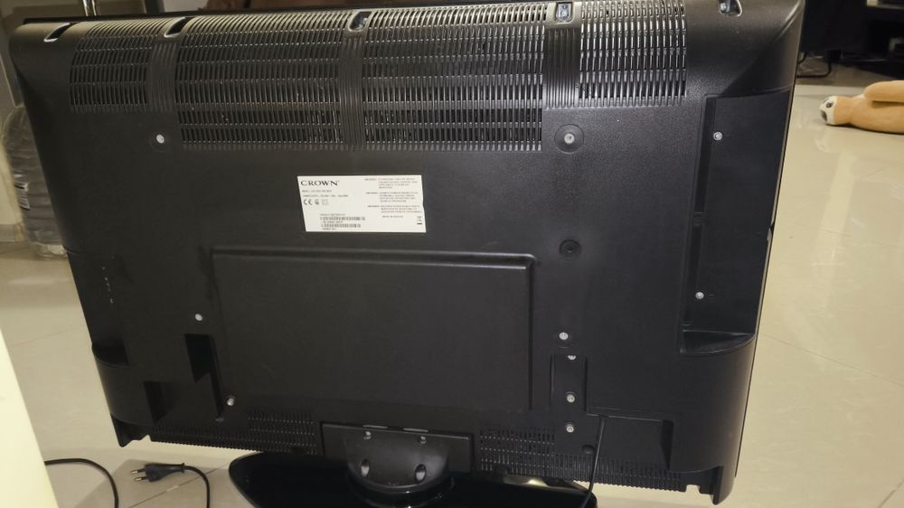 32 инчов телевизор / 32' Crown