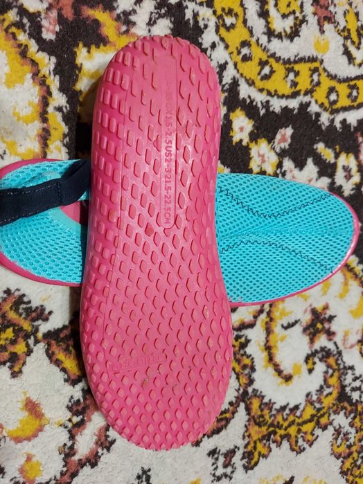 Vand papuci pentru plaja cu pietre masura 34-35