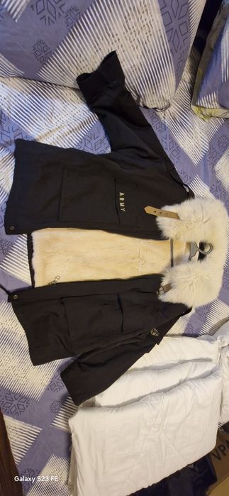 Продаю парку с натуральный мехом