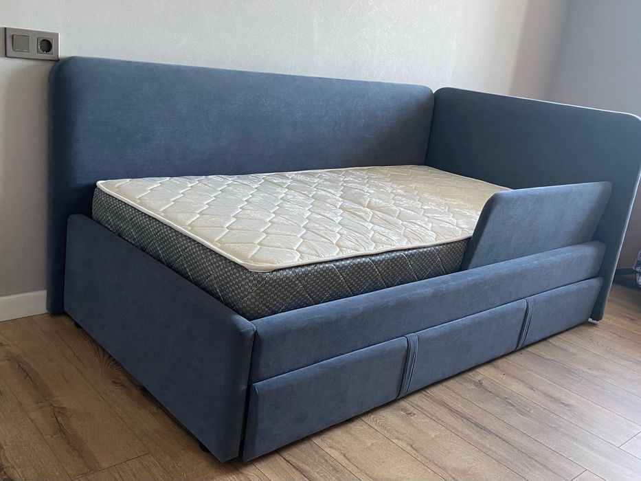 Продам детскую кровать диван