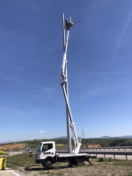 Рязане и кастрене на опасни дървета с автовишка