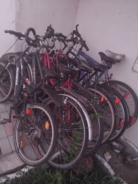 Vand motocicleta 1.25 cp și biciclete sau schimb cu struguri.
