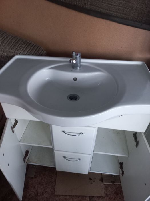 Продам раковину со шкафом