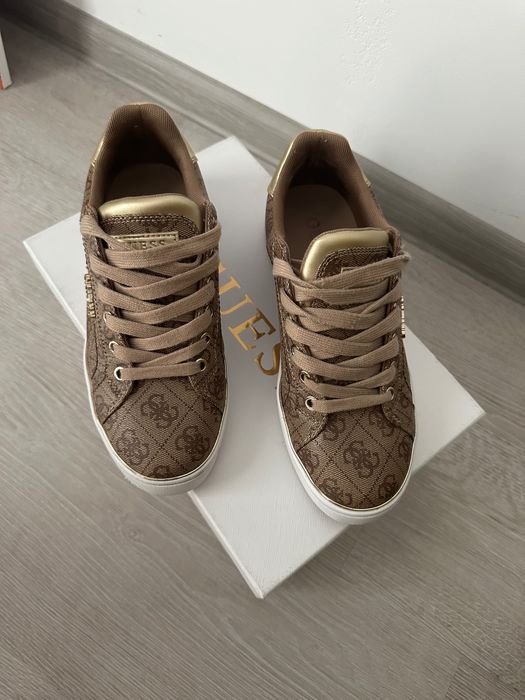 Adidasi damă guess