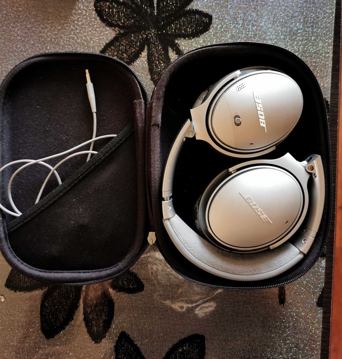 Bose Quiet Comfort 35 QC 35 Wireless Headphones Silver