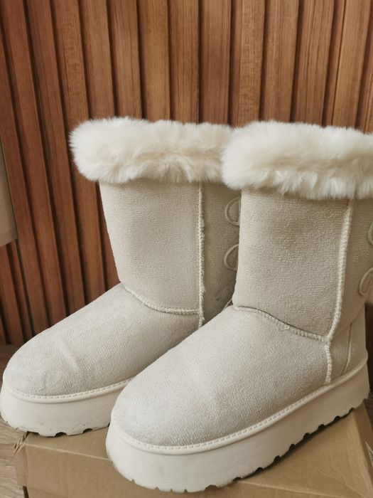 Ботуши с пух в бежаво