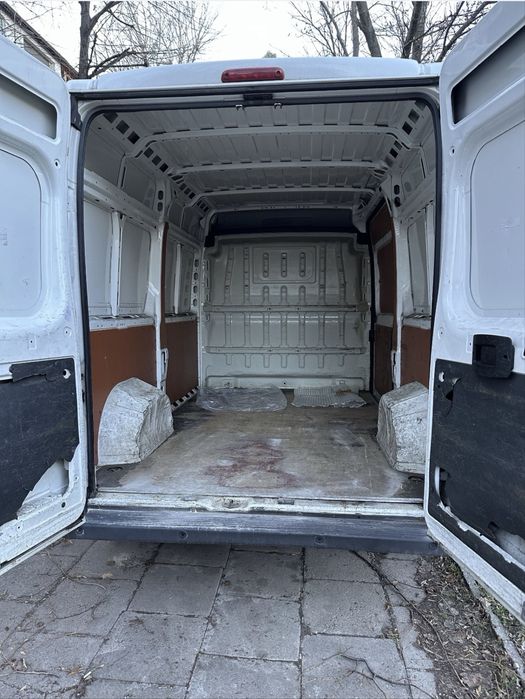 Товарен бус под наем с шофьор