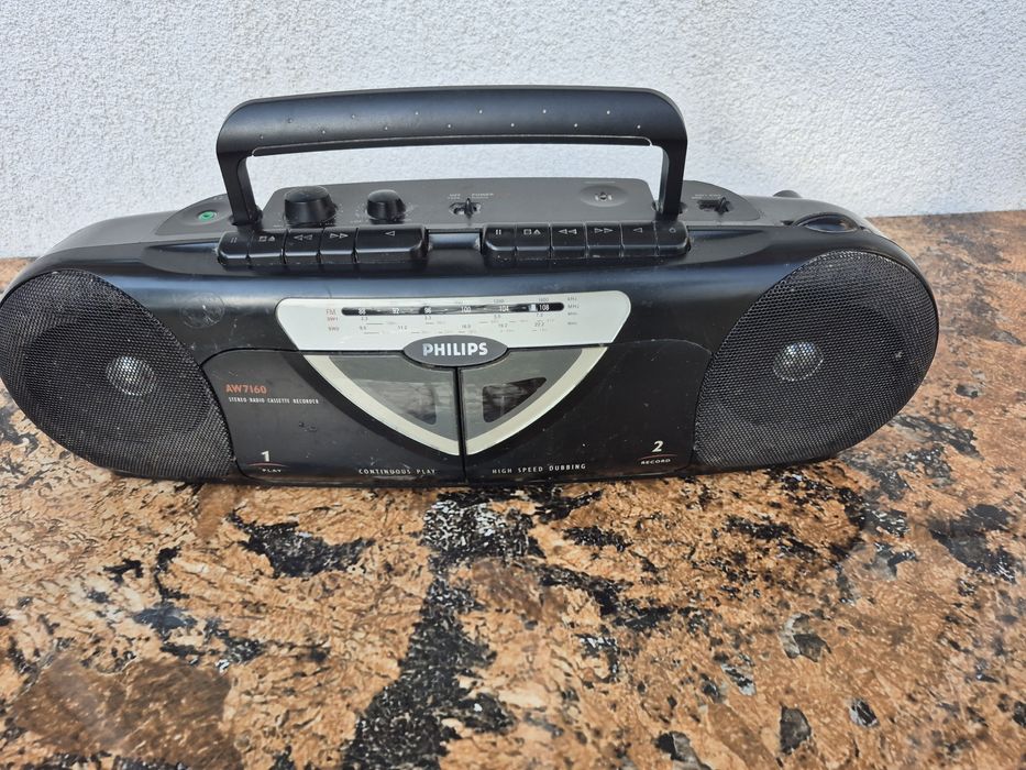 Vând Radiocasetofon  marca Philips,  model AW 7160,made in Holland