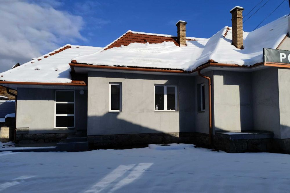 Clădire renovată de închiriat pentru activități comerciale în Sovata