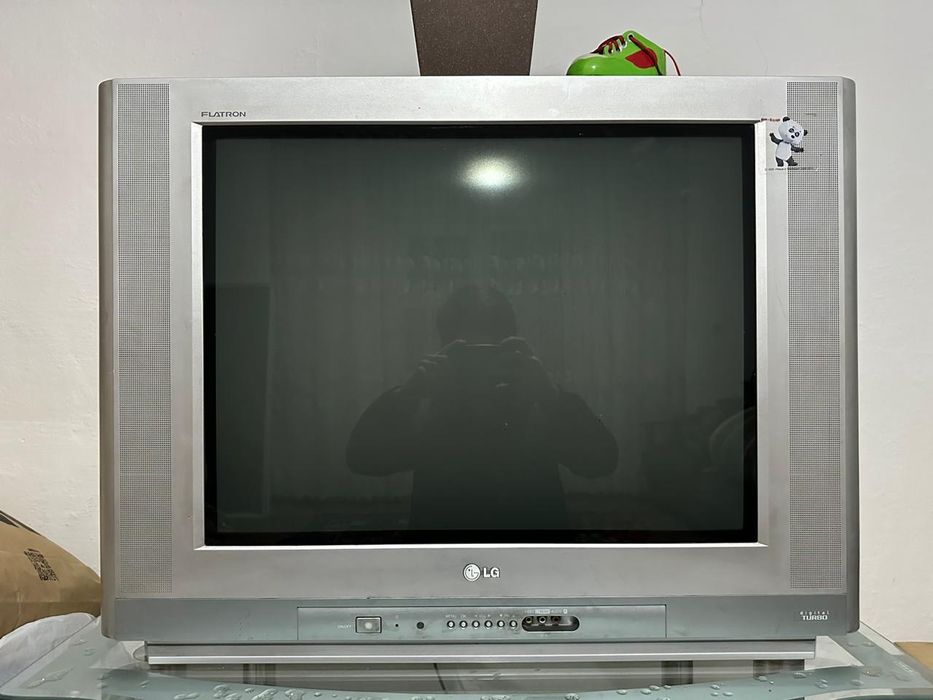 Продаеться телевизор LG вместе с поставкой