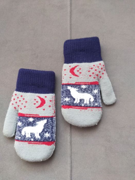 Варежки продам..