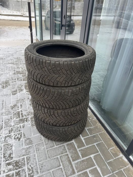 Срочно продам зимний шины