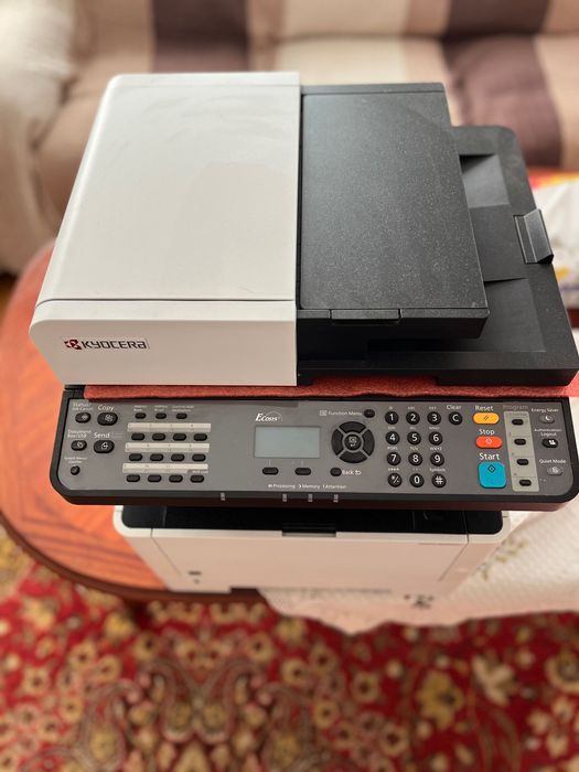 Vând multifuncțională Kyocera M2040dn