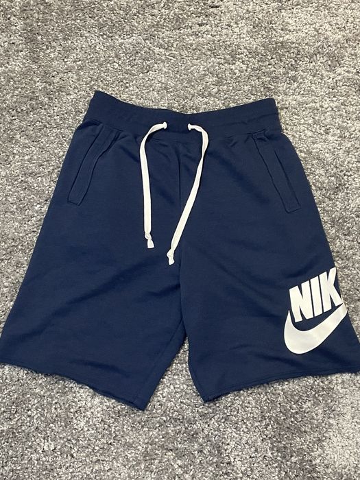 vand pantaloni nike