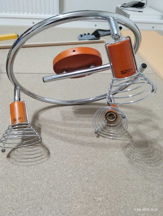 Lustra   cu brațe mobile