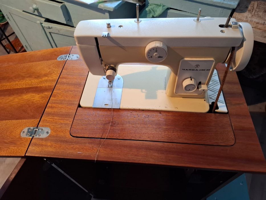 Продам швейную машину