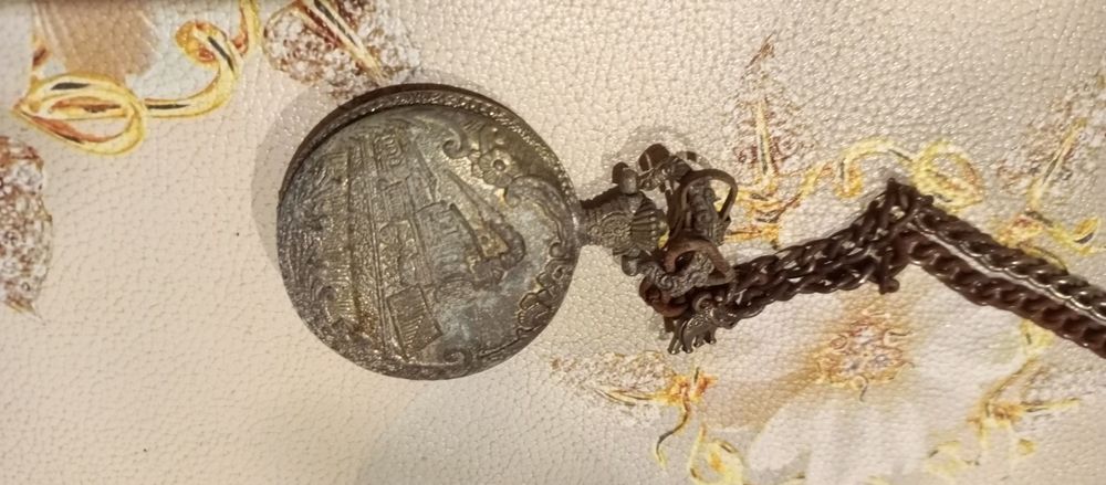 Продаю часы, карманные.