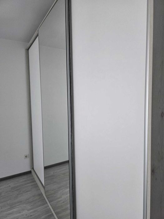 Dulap Dressing cu 3 usi glisante MDF, carcasa din PAL cu sertare si rafturi in stare foarte buna