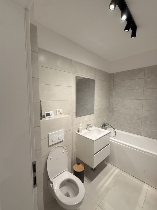 Inchiriez studio nemobilat cu parcare subterana Biruinței 81