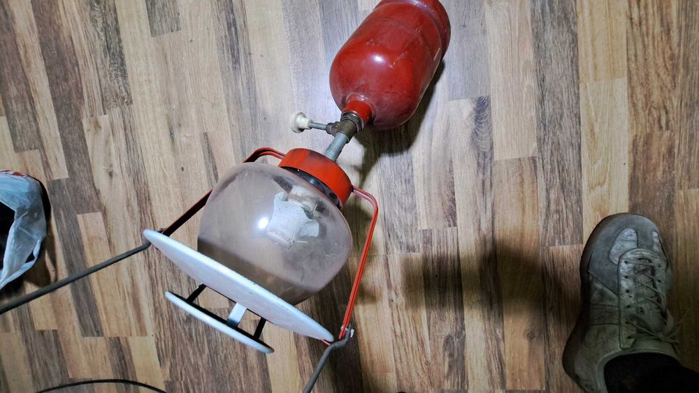 Газова лампа за осветление към бутилка с кранче,к-т бутилка и лампа