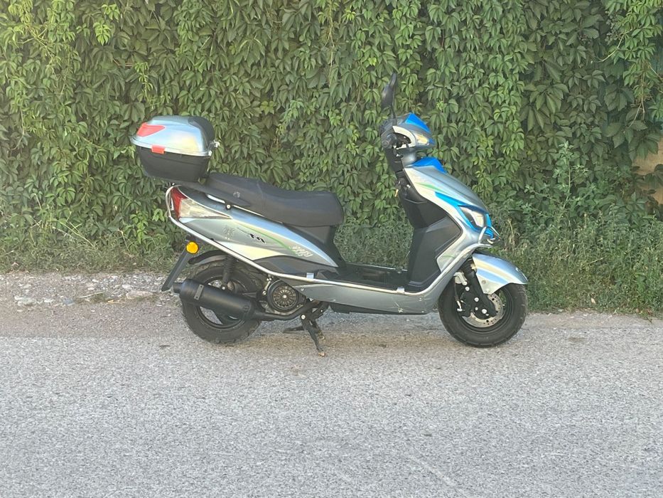 Скутер м8 150 кубов