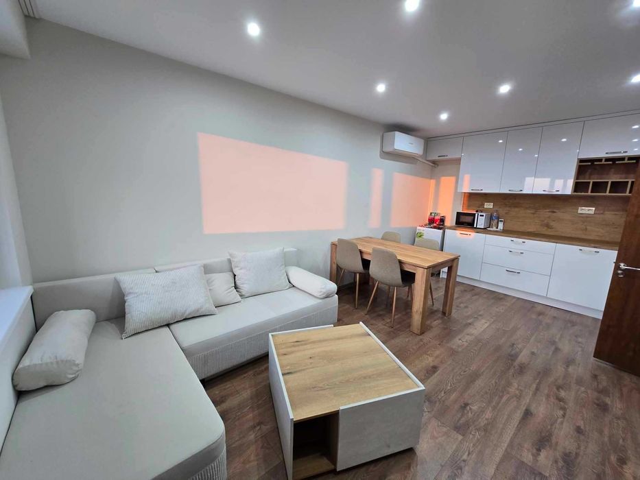 Отличен двустаен кв. Бузлудба