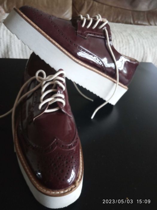 Дамски спортни обувки