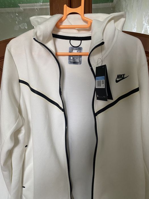 nike tech fleece white