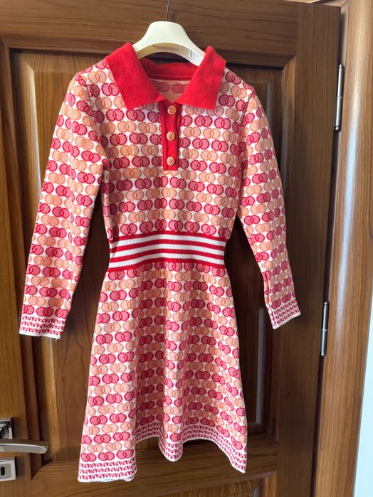 Плетена къса рокля с дълги ръкави