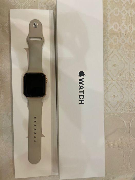 Продам Apple Watch SE 44mm Gold