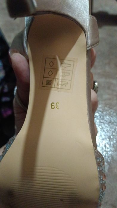 Продам вечернюю обувь
