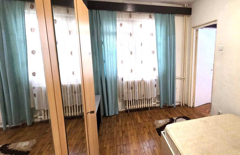 Vand apartament 2 camere la parter Rogerius