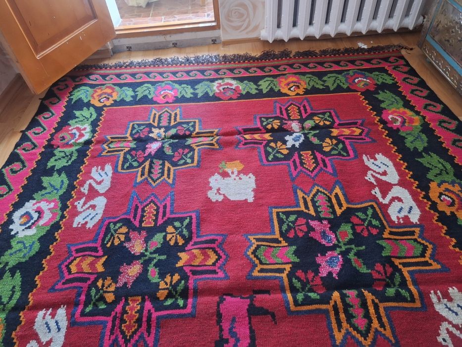 Қолдың тақыр кілемі сатылады.